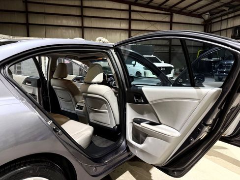 Used 2013 Honda Accord Touring image 21