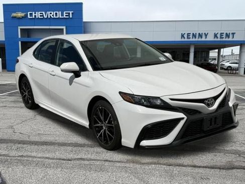 Used 2024 Toyota Camry SE FWD image 1