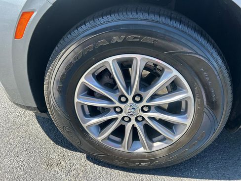 Used 2024 Buick Enclave Essence FWD image 9