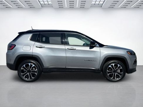 Used 2022 Jeep Compass Limited AWD/4WD image 3