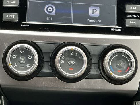 Used 2017 Subaru Crosstrek 2.0i Premium w/ Moonroof Package AWD/4WD image 13