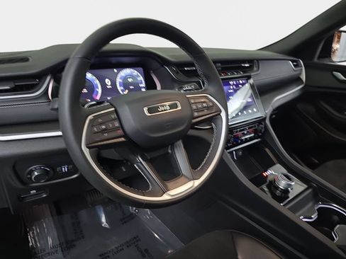 Used 2023 Jeep Grand Cherokee Altitude AWD/4WD image 18