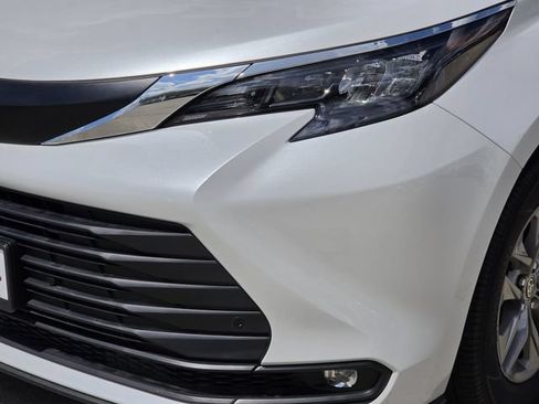 Certified 2026 Toyota Sienna XLE FWD image 6