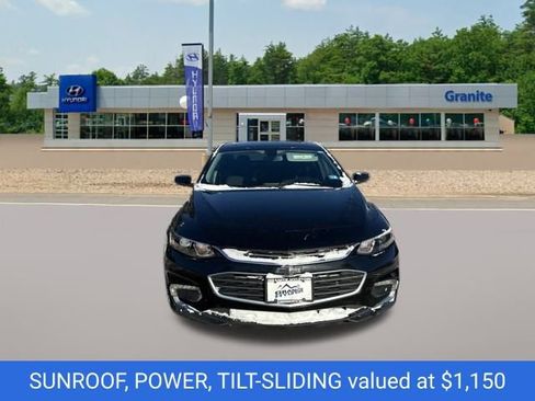 Used 2017 Chevrolet Malibu LT image 3