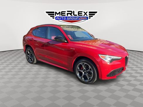 Used 2022 Alfa Romeo Stelvio Veloce AWD/4WD image 2
