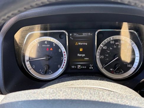 Used 2018 Nissan Titan SV w/ SV Convenience Package AWD/4WD image 11