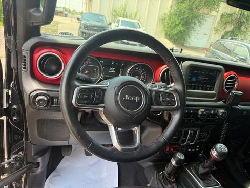 Used 2018 Jeep Wrangler Unlimited Rubicon w/ Cold Weather Group AWD/4WD image 9