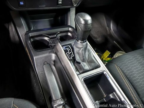 Used 2017 Toyota Tacoma SR5 w/ Tow Package RWD image 18