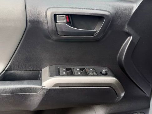 Used 2020 Toyota Tacoma image 19