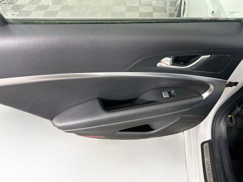 Used 2025 Genesis G70 2.5T RWD image 26