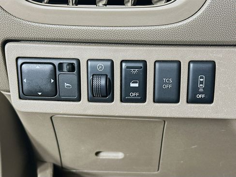 Used 2004 Nissan Quest SL w/ (HTD) 3.5 SL Upgrade Pkg image 16