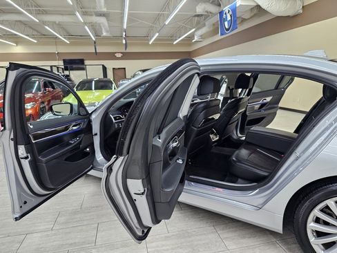 Used 2020 BMW 740i image 17