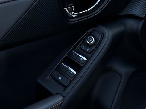 Used 2024 Subaru Crosstrek 2.5i Limited w/ Crosstrek Mirror Package image 21