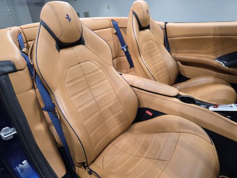 Used 2016 Ferrari California T image 26