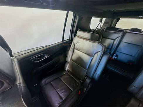 Used 2021 Chevrolet Suburban High Country w/ Premium Package image 12