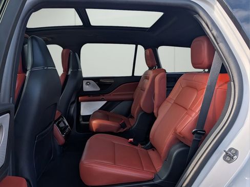 Used 2025 Lincoln Aviator Reserve w/ Equipment Group 201A image 11