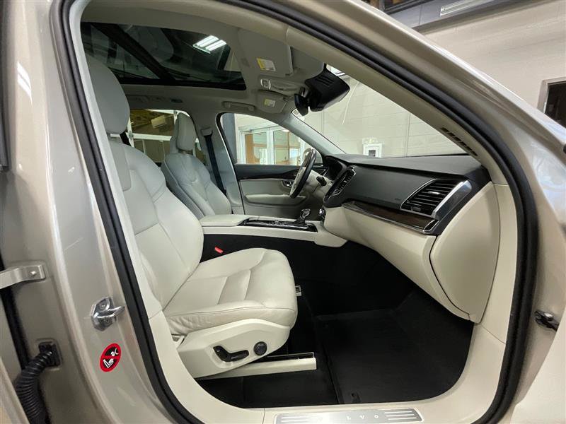 Used 2016 Volvo XC90 T6 Momentum w/ Momentum Plus Package AWD/4WD image 37