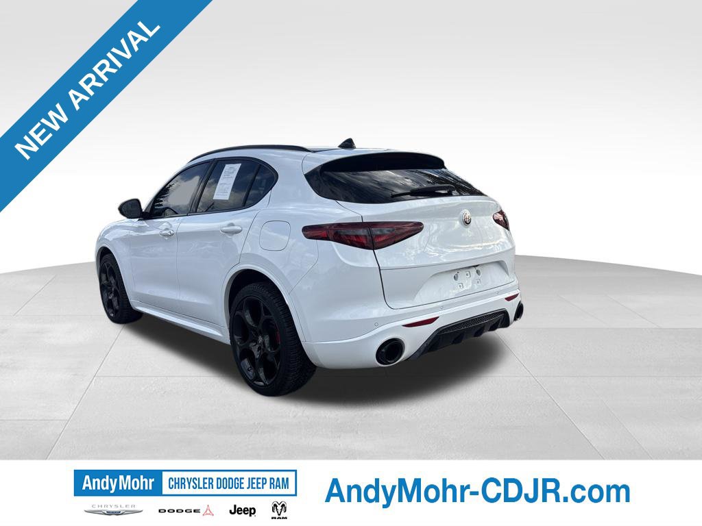 Used 2023 Alfa Romeo Stelvio Veloce AWD/4WD image 5