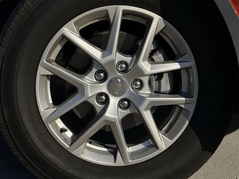 Certified 2024 Chevrolet Equinox LT w/ Driver Convenience Package image 9