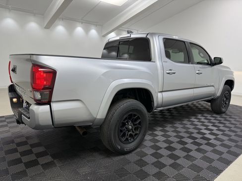 Used 2022 Toyota Tacoma SR5 w/ Technology Package image 7