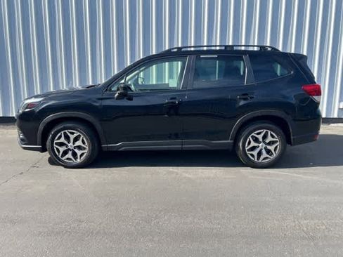 Used 2023 Subaru Forester Premium w/ Popular Package #2 AWD/4WD image 3