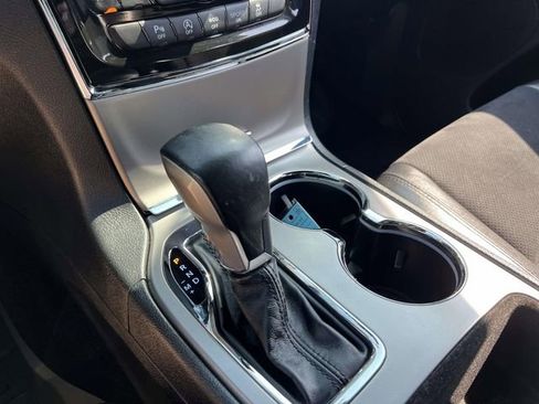 Used 2021 Jeep Grand Cherokee Laredo X image 22