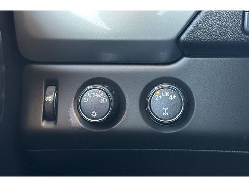 Used 2019 Chevrolet Suburban LT image 28