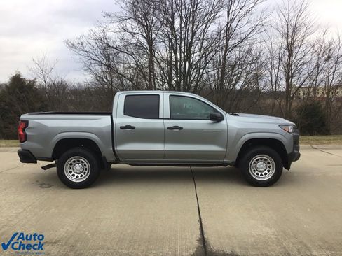 Used 2024 Chevrolet Colorado W/T w/ WT Convenience Package image 2