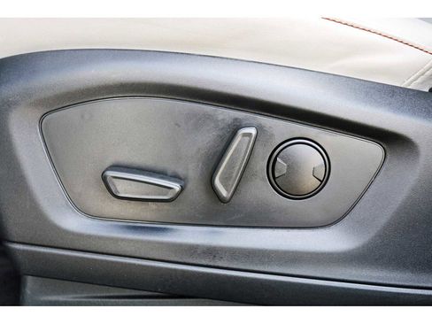 Used 2025 Ford Explorer Active w/ Active Comfort Package image 28