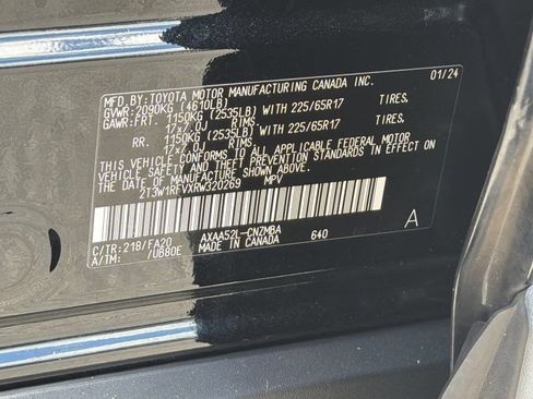 Used 2024 Toyota RAV4 XLE FWD image 35