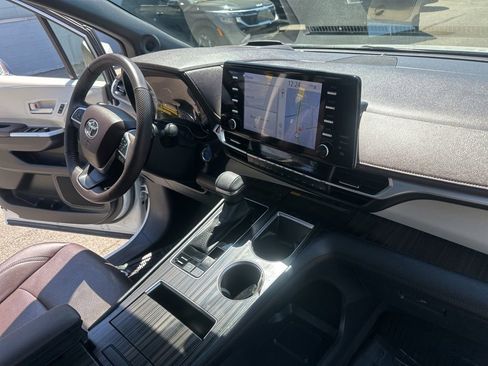 Used 2023 Toyota Sienna Platinum AWD/4WD image 89