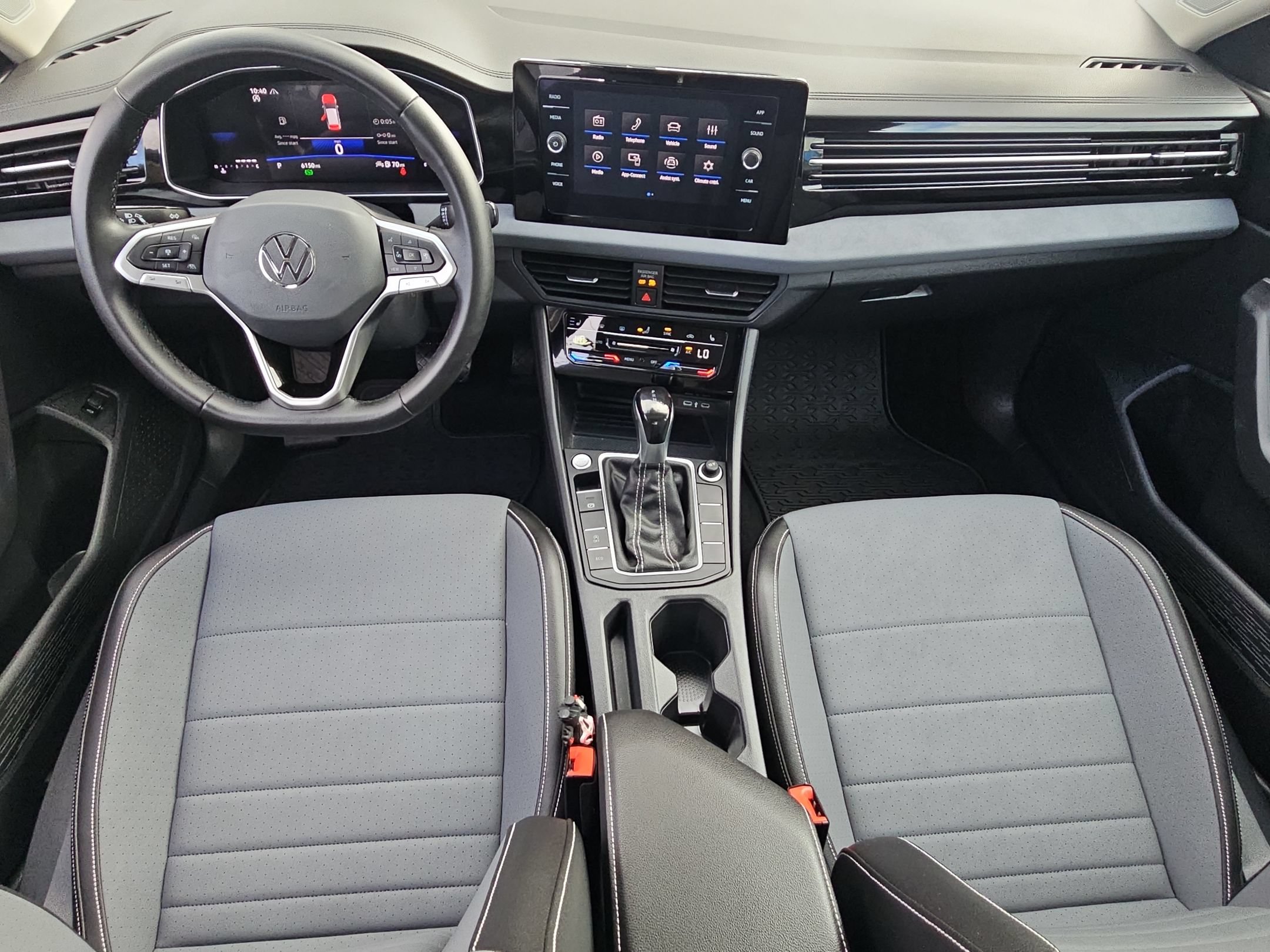 Used 2025 Volkswagen Jetta SE w/ Sunroof Package FWD image 22