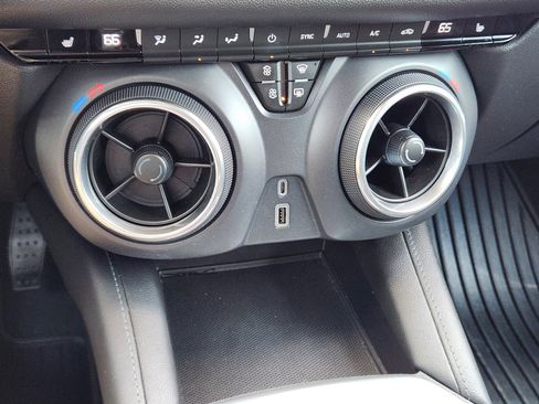 Used 2020 Chevrolet Blazer LT FWD image 14