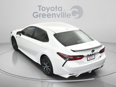 Used 2023 Toyota Camry SE image 9