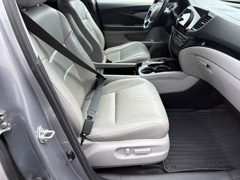 Used 2021 Honda Pilot Touring image 12