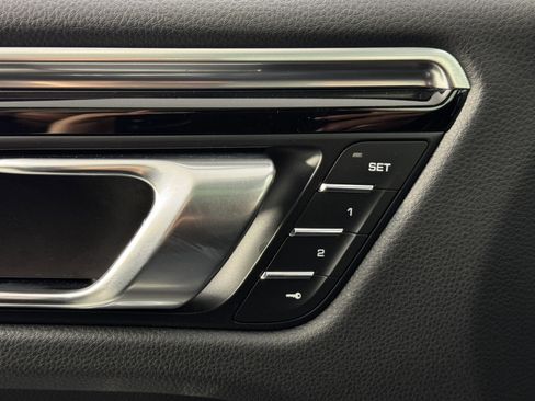 Used 2023 Porsche Macan w/ Premium Package Plus image 18