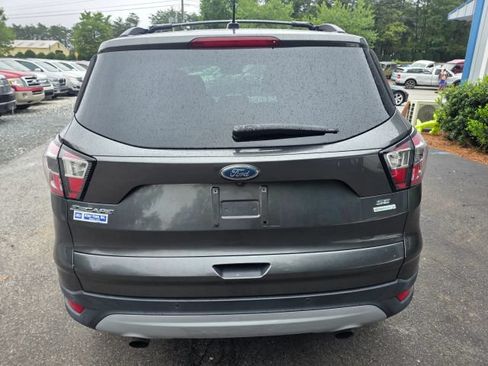 Used 2017 Ford Escape SE w/ Equipment Group 201A FWD image 6