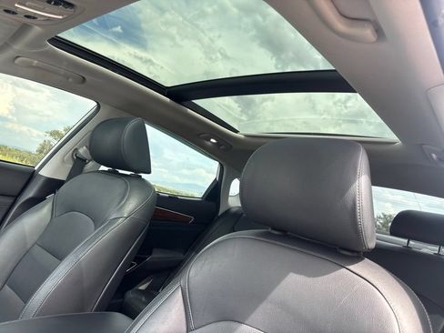 Used 2017 Kia Cadenza Premium w/ Luxury Package FWD image 32