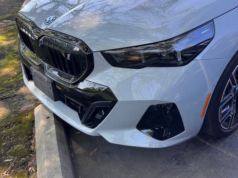 Used 2024 BMW i5 eDrive40i w/ M Sport Package RWD image 11