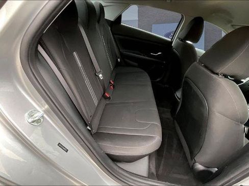 Used 2021 Hyundai Elantra SEL w/ Convenience Package FWD image 23