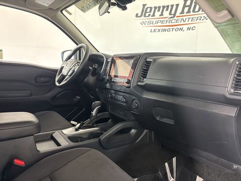 Used 2022 Nissan Frontier S image 24