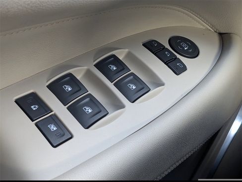 Used 2016 Cadillac Escalade Luxury image 28