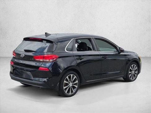 Used 2018 Hyundai Elantra GT FWD image 5