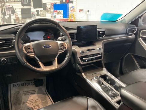 Used 2022 Ford Explorer XLT w/ Equipment Group 202A AWD/4WD image 20