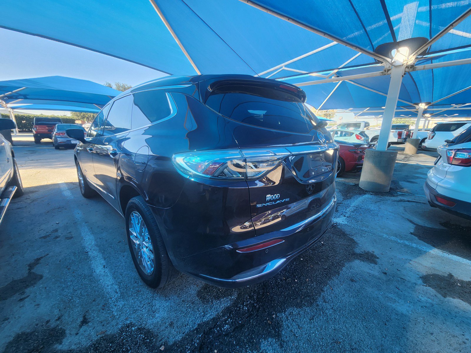 Used 2023 Buick Enclave Avenir w/ Avenir Technology Package FWD image 3