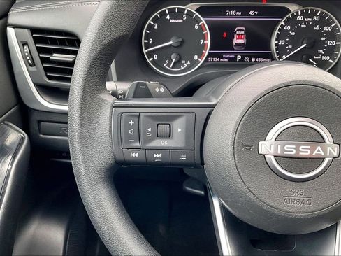 Used 2024 Nissan Rogue S FWD image 17