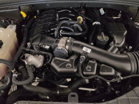 Used 2023 Jeep Grand Cherokee Laredo X RWD image 30