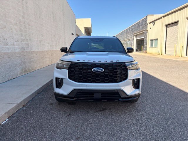 Used 2026 Ford Explorer ST-Line AWD/4WD image 2