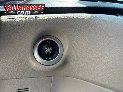 Used 2021 Chrysler Pacifica Touring-L FWD image 20