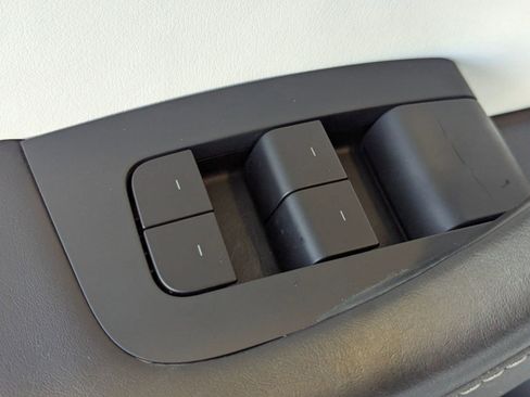 Used 2021 Tesla Model Y Long Range image 24